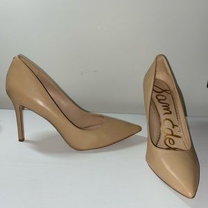Sam Edelman Pointed Toe Pump in Soft Beige Leather, Size 10